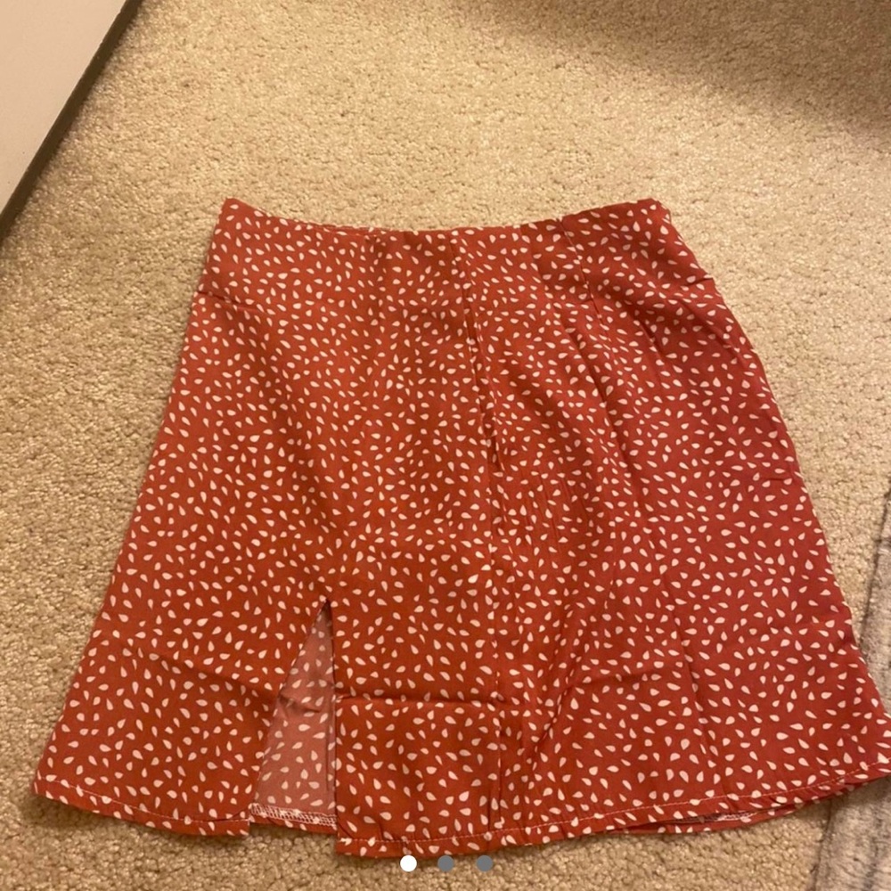 adorable pink/orangish white dot mini skirt perfect for summer